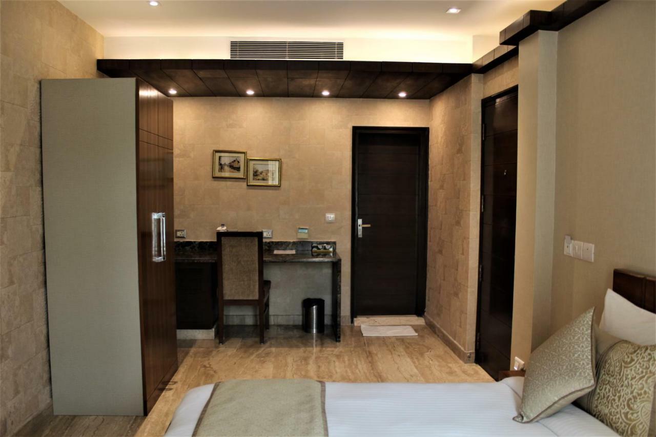 Royal Residence Iffco Chowk Gurgaon Bagian luar foto