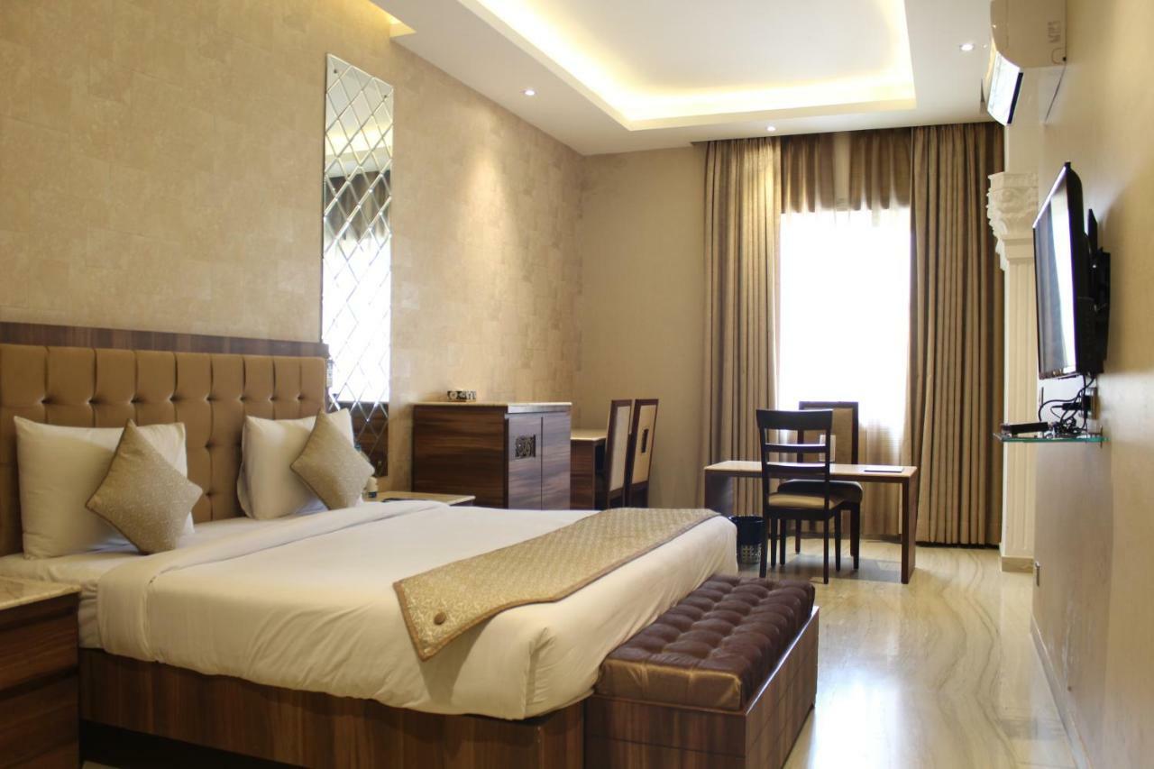 Royal Residence Iffco Chowk Gurgaon Bagian luar foto