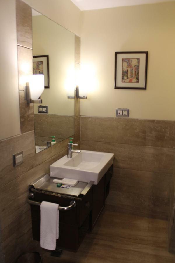 Royal Residence Iffco Chowk Gurgaon Bagian luar foto