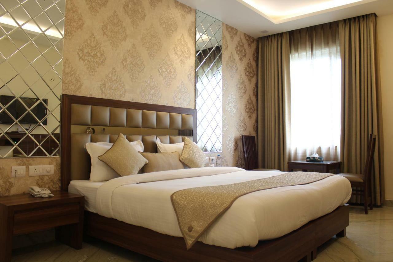 Royal Residence Iffco Chowk Gurgaon Bagian luar foto