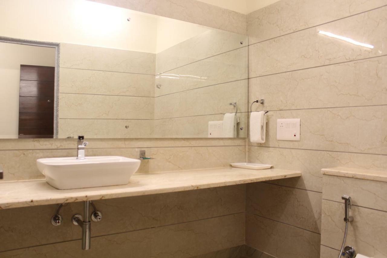 Royal Residence Iffco Chowk Gurgaon Bagian luar foto