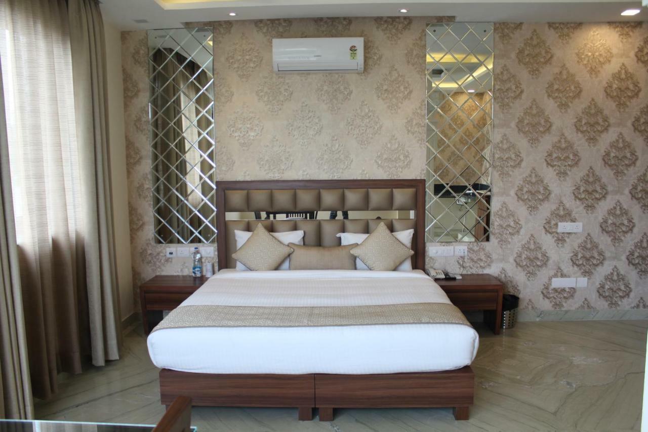 Royal Residence Iffco Chowk Gurgaon Bagian luar foto